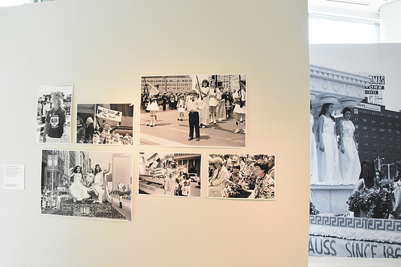 GATHER TOGETHER- STREET PHOTOGRAPHY BY DIANE ALEXANDER WHITE EXHIBIT PHOTOS_071