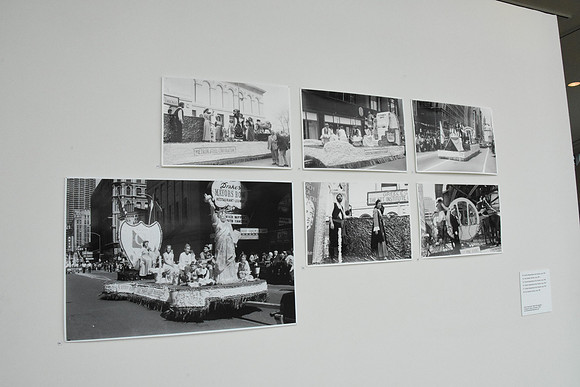 GATHER TOGETHER- STREET PHOTOGRAPHY BY DIANE ALEXANDER WHITE EXHIBIT PHOTOS_077