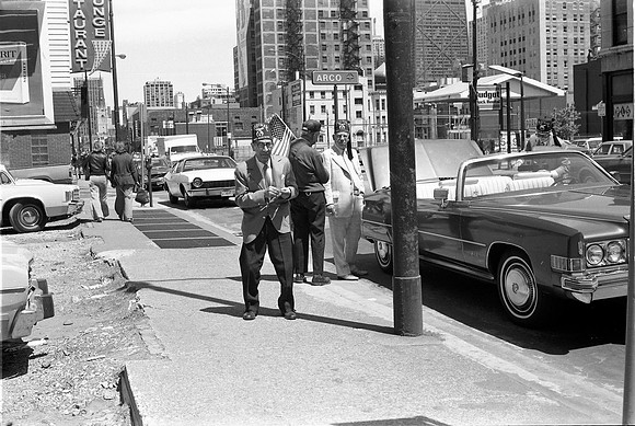 GREEK PARADE1976_42