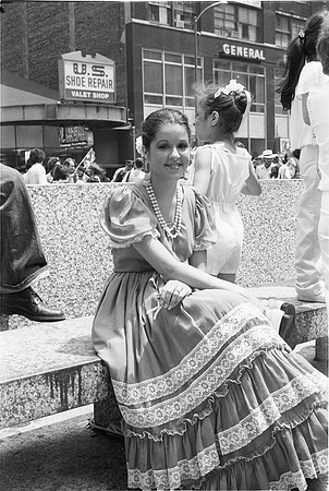 PUERTO RICAN DAY PARADE DALEY PLAZA 06-20-81_04