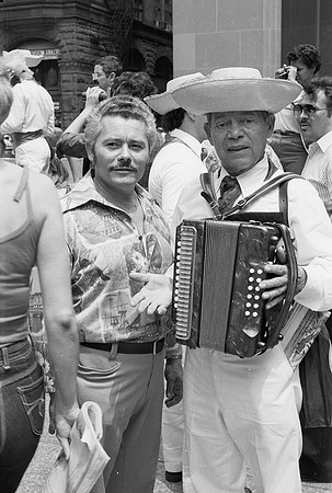 PUERTO RICAN DAY PARADE DALEY PLAZA 06-20-81_07