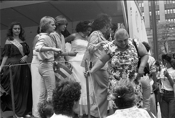 PUERTO RICAN DAY PARADE DALEY PLAZA 06-20-81_02