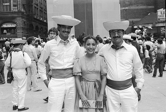#ROLL 2_PUERTO RICAN DAY PARADE DALEY PLAZA 06-20-81_05