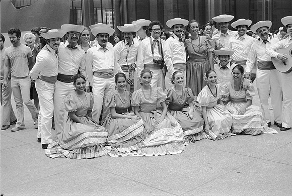 #ROLL 2_PUERTO RICAN DAY PARADE DALEY PLAZA 06-20-81_09