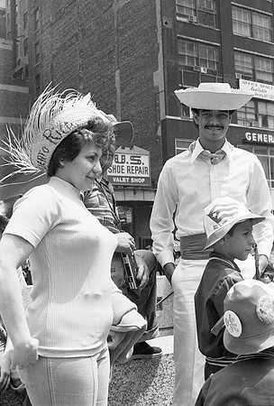 PUERTO RICAN DAY PARADE DALEY PLAZA 06-20-81_05