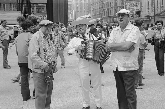 #ROLL 2_PUERTO RICAN DAY PARADE DALEY PLAZA 06-20-81_14