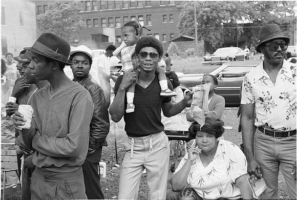 BUD BILLIKEN DAY PARADE ROLL 3 1981_24