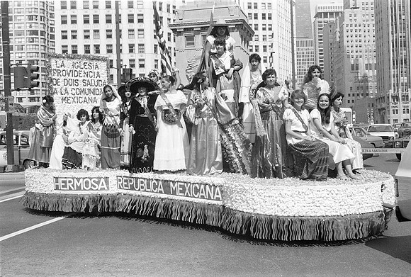 ROLL 1_MEXICAN CIVIC SOCIETY PARADE 1981_40A