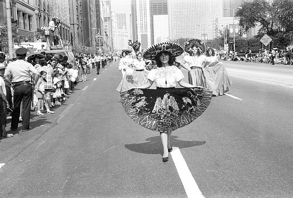 ROLL 2_MEXICAN CIVIC SOCIETY PARADE 1981_09A