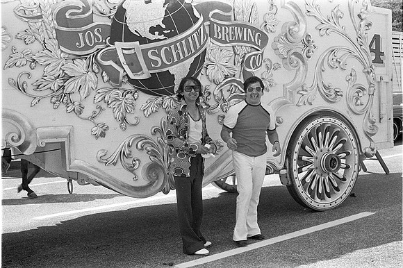 SCHLITZ HORSE DRAWN BEER WAGON 1974_09A