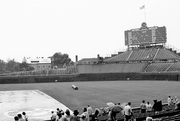 WRIGLEY FIELD GAME DAY_29