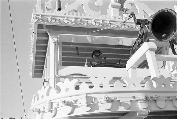 DISNEYLAND, MARK TWAIN RIVERBOAT_2