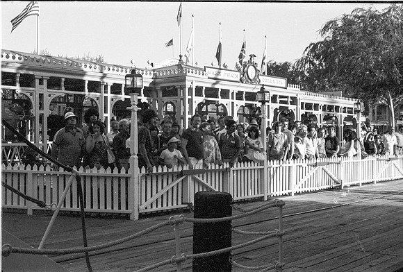 DISNEYLAND, MARK TWAIN RIVERBOAT_23