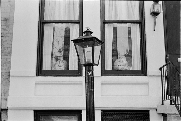 RUSH ST. ST. JAMES, MICHIGAN AVE. MANNEQUINS, HALLOWEEN, SELFIES 1975_07
