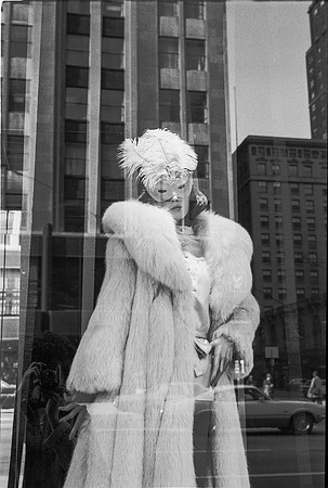 RUSH ST. ST. JAMES, MICHIGAN AVE. MANNEQUINS, HALLOWEEN, SELFIES 1975_34