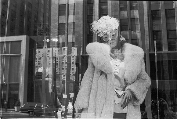RUSH ST. ST. JAMES, MICHIGAN AVE. MANNEQUINS, HALLOWEEN, SELFIES 1975_35