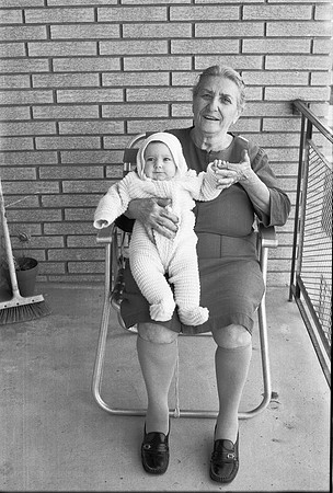 MIA, YAYA LILLIAN & JEANNE 1975_44