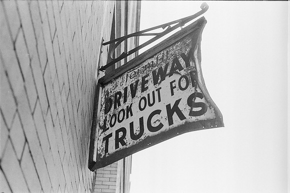 TRUCKS, MARSHALL FIELD MANNEQUINS, SUBWAY, SELFIES, STOREFRONT 1975_26