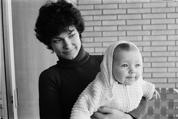 MIA, YAYA LILLIAN & JEANNE 1975_05