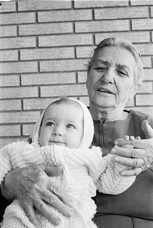 MIA, YAYA LILLIAN & JEANNE 1975_03