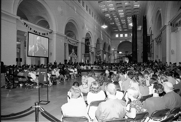 Dalai Lama’s 1999 visit to the Field Museum