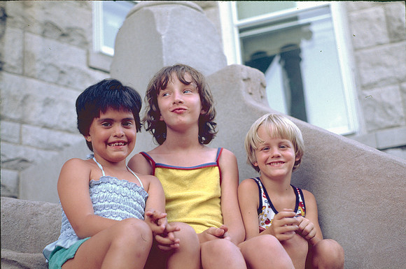 KIDS ON 3731 N MAGNOLIA 1980 COLOR SLIDE_12