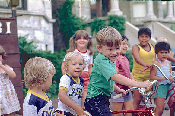 KIDS ON 3731 N MAGNOLIA 1980 COLOR SLIDE_18
