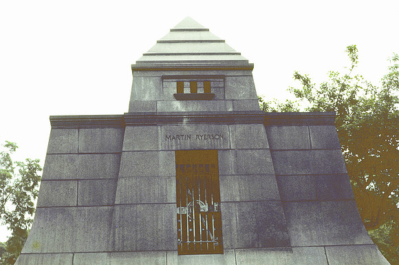 GRACELAND CEMETARY CHGO 1980 DAW (18)