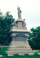 GRACELAND CEMETARY CHGO 1980 DAW (1)