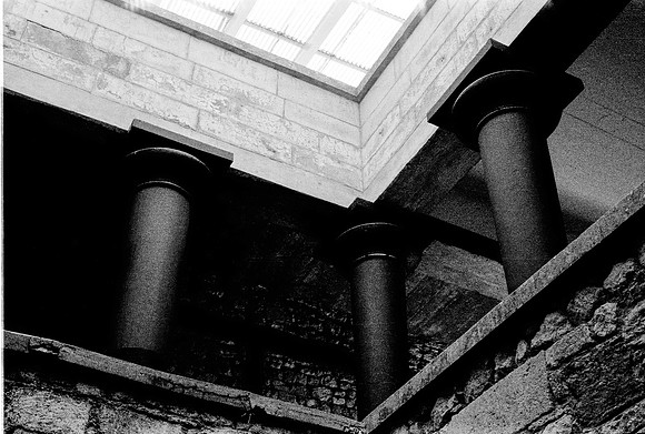 KNOSSOS CRETE 1977 BW VERSION FILM_004