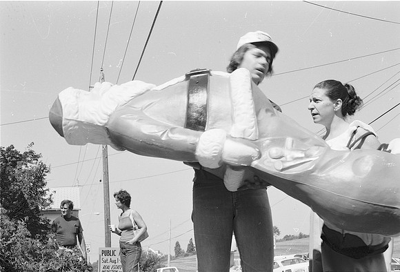 LEBANON PA, WHITE FAMILY, FARM AUCTION 1981_05