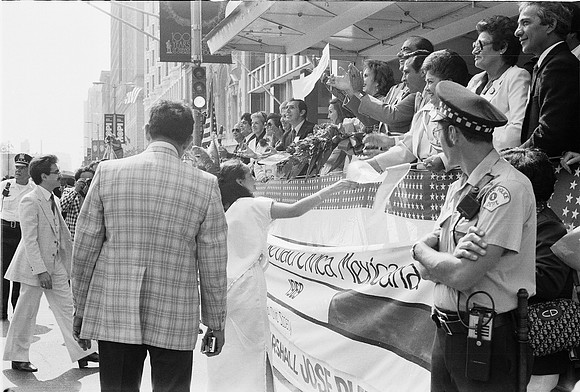 ROLL 3_MEXICAN CIVIC SOCIETY PARADE 1981_38
