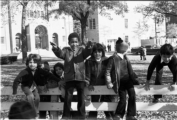 COLUMBUS PK CATHOLIC KIDS W  NUN, UIC NEIGHBORHOOD 1975_29