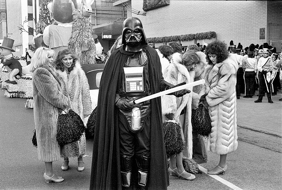 SANTA'S FANTASY PARADE 1981_05_