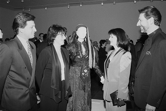 R2, NHM DORA STRATOU GALA 1994_09