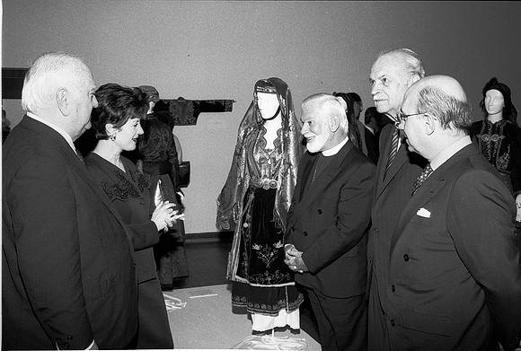 R2, NHM DORA STRATOU GALA 1994_04
