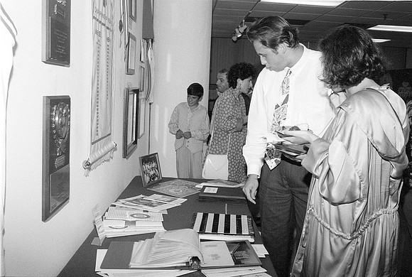 NHM, SPORTS EXHIBIT, 06-23-1994_-08