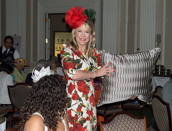 A MAD HATTERS LUNCHEON_085