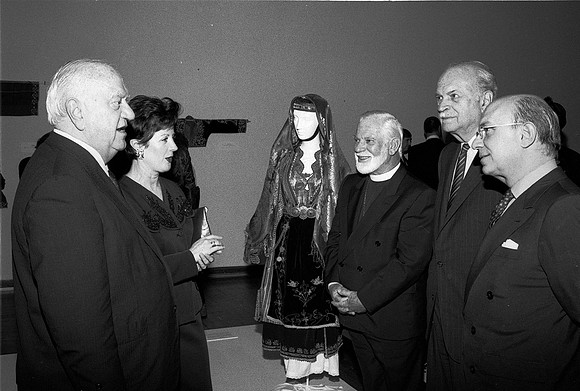 R2, NHM DORA STRATOU GALA 1994_05