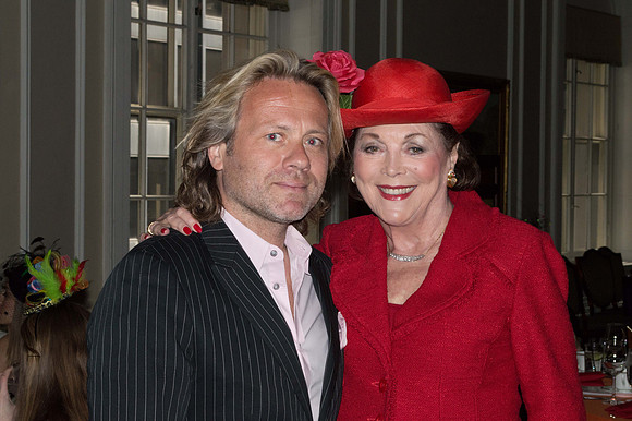 A MAD HATTERS LUNCHEON_051