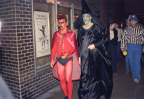HALLOWEEN, OAK STREET & RUSH STREET, NEO 1982-03