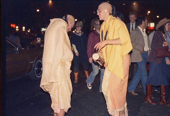 HALLOWEEN, OAK STREET & RUSH STREET, NEO 1982-05