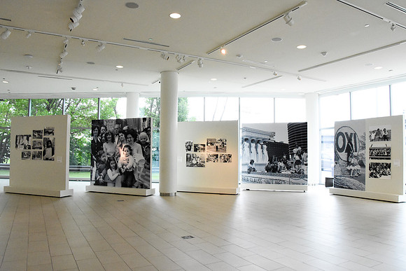 GATHER TOGETHER- STREET PHOTOGRAPHY BY DIANE ALEXANDER WHITE EXHIBIT PHOTOS_074