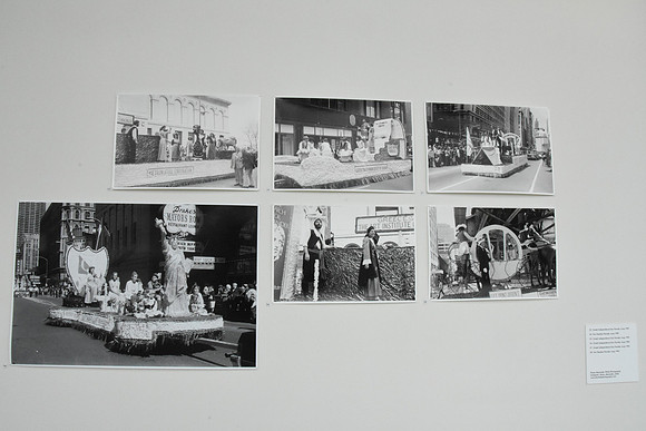 GATHER TOGETHER- STREET PHOTOGRAPHY BY DIANE ALEXANDER WHITE EXHIBIT PHOTOS_121