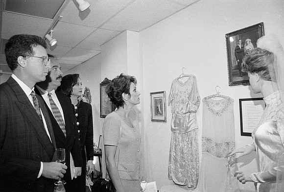 ROLL 1, NHM, THREADS OF TRADITION GALA, 10-04-1996 _30