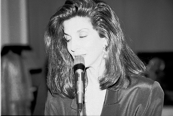 R2, NHM DORA STRATOU 1994_01