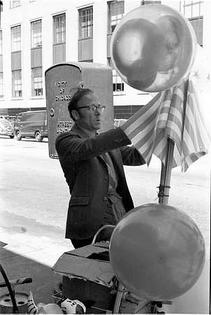 GREEK PARADE1976_40