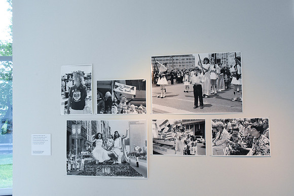 GATHER TOGETHER- STREET PHOTOGRAPHY BY DIANE ALEXANDER WHITE EXHIBIT PHOTOS_111