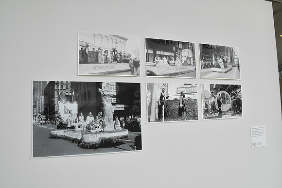 GATHER TOGETHER- STREET PHOTOGRAPHY BY DIANE ALEXANDER WHITE EXHIBIT PHOTOS_076