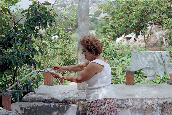 ROLL 4 HONEYMOON, MANGANNITTI AT AVGERI'S HOUSE GR 1983_08